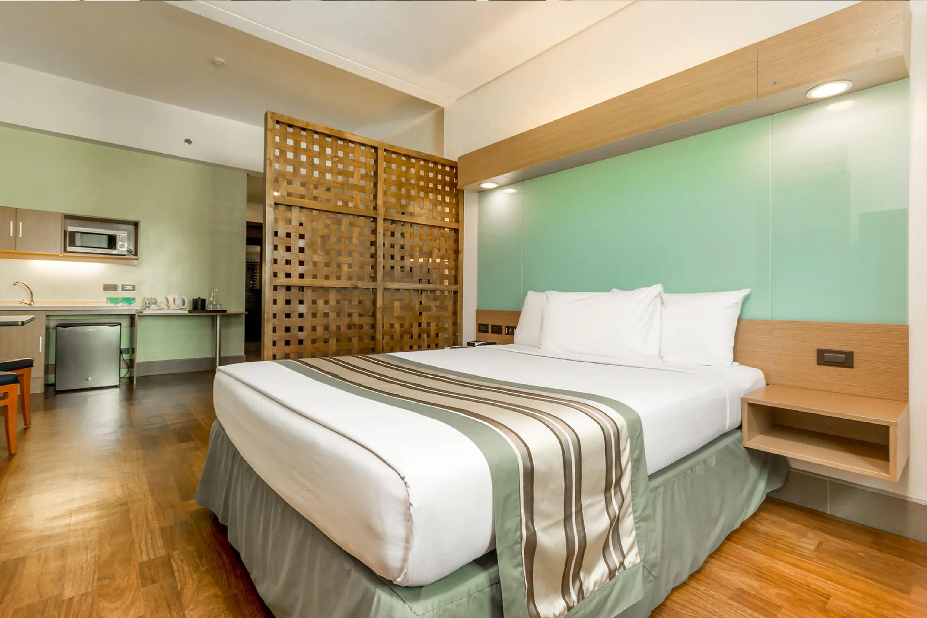 Microtel By Wyndham South Forbes Near Nuvali Santa Rosa  Exterior foto
