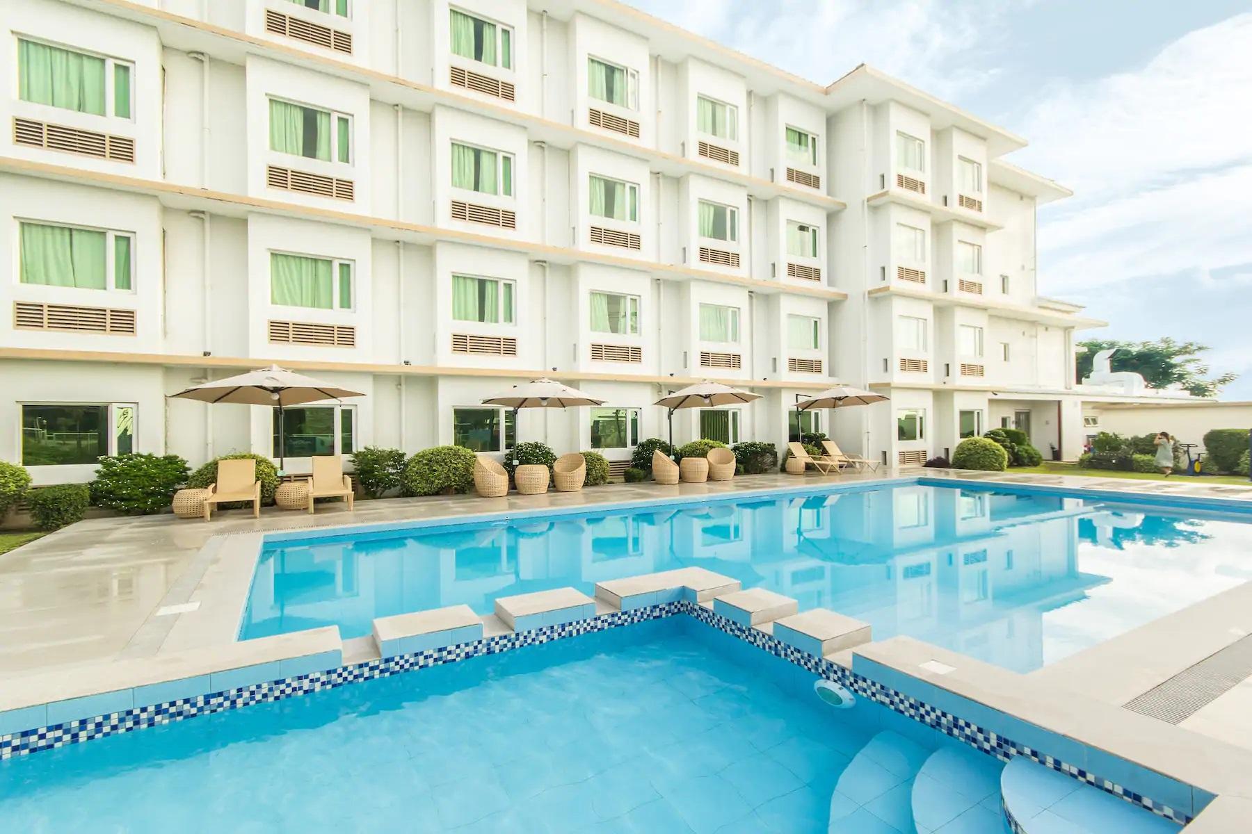 Microtel By Wyndham South Forbes Near Nuvali Santa Rosa  Exterior foto