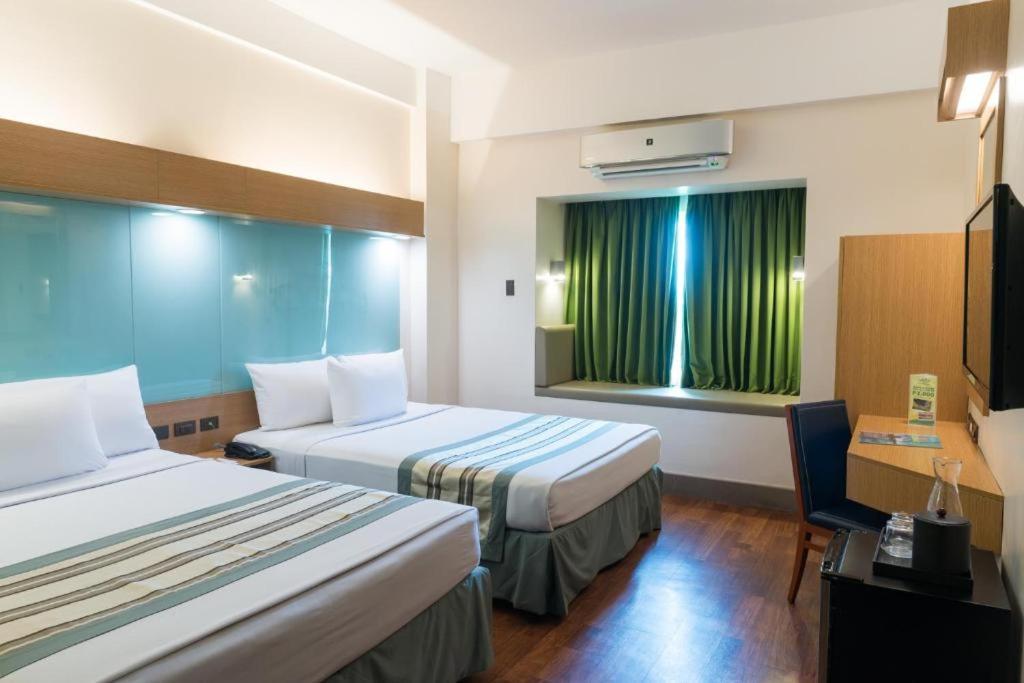 Microtel By Wyndham South Forbes Near Nuvali Santa Rosa  Exterior foto