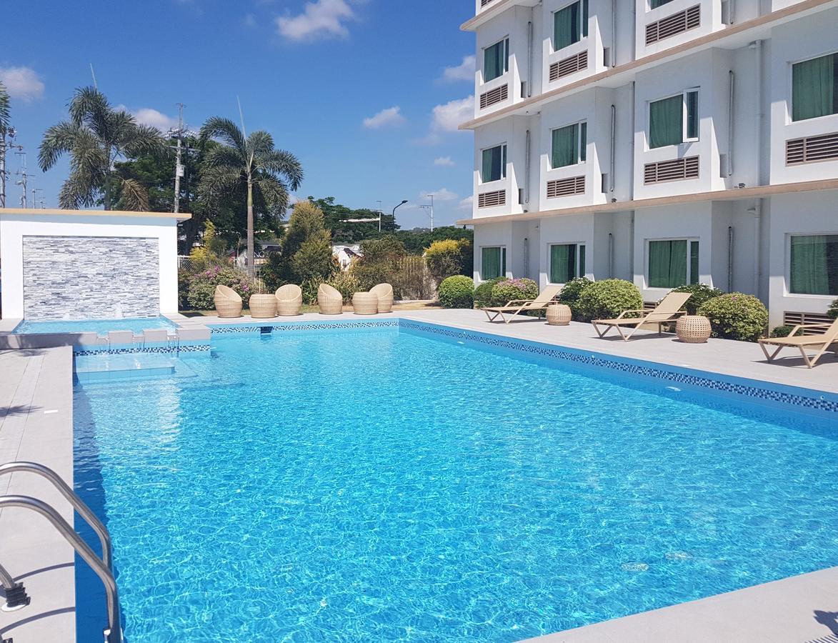 Microtel By Wyndham South Forbes Near Nuvali Santa Rosa  Exterior foto