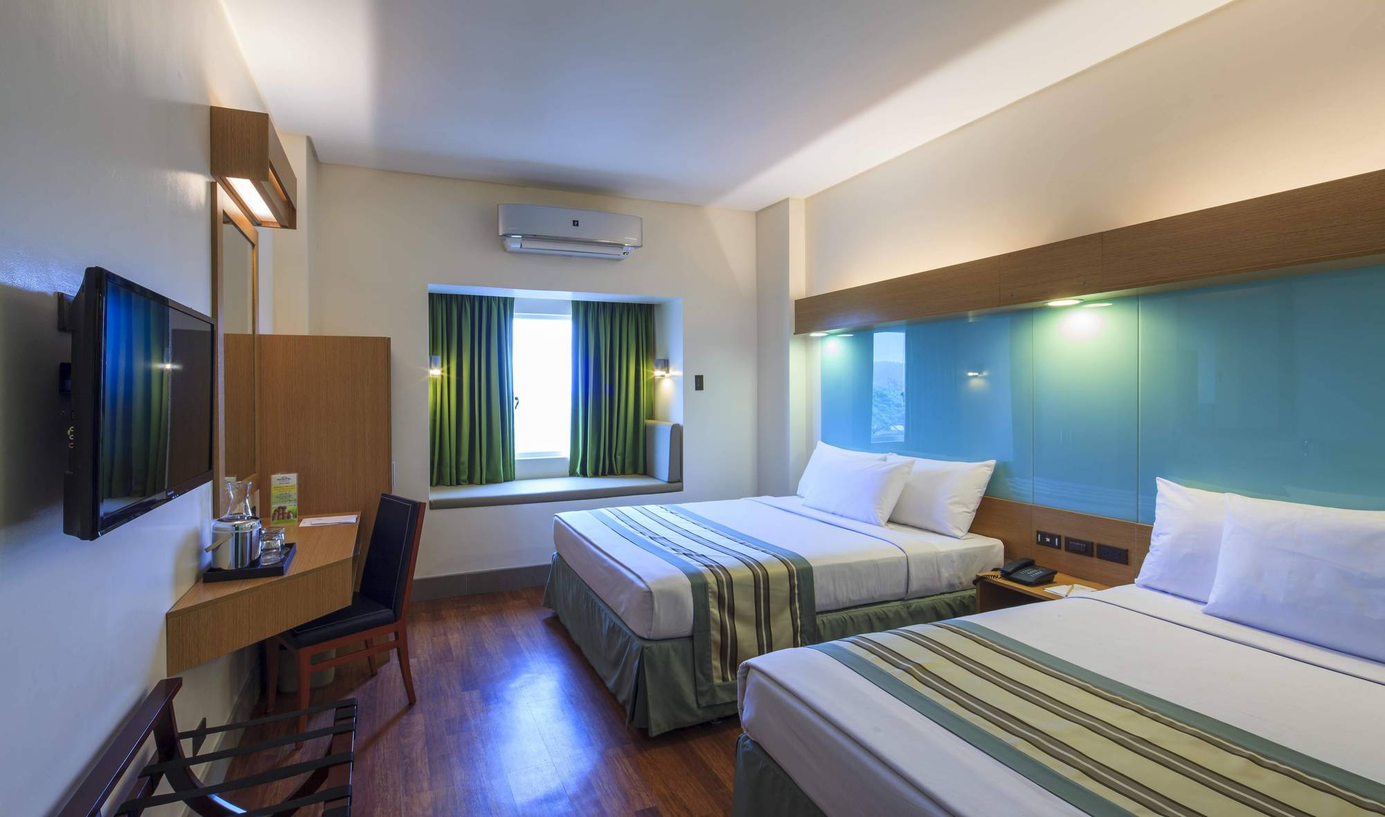 Microtel By Wyndham South Forbes Near Nuvali Santa Rosa  Exterior foto