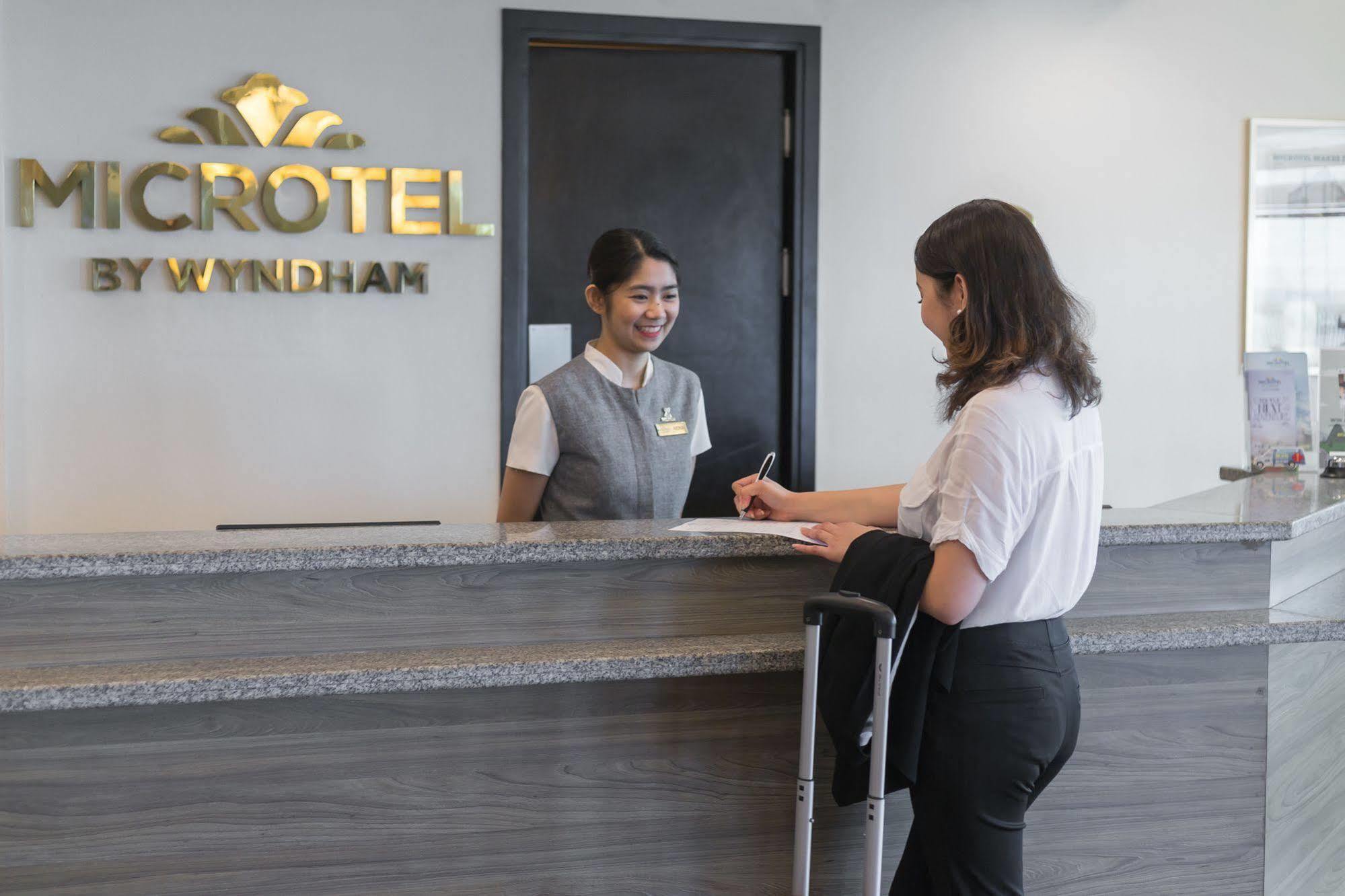 Microtel By Wyndham South Forbes Near Nuvali Santa Rosa  Exterior foto