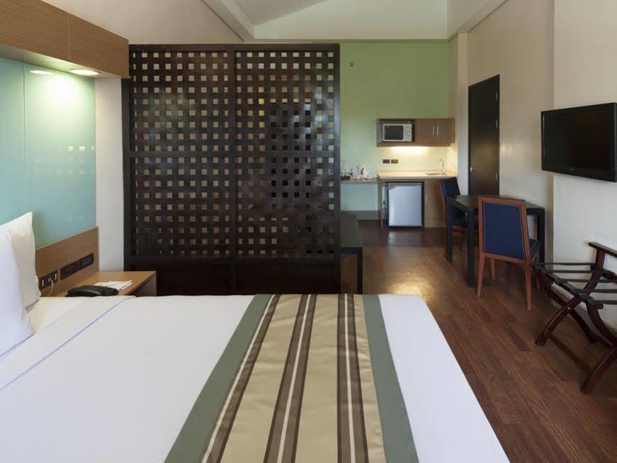 Microtel By Wyndham South Forbes Near Nuvali Santa Rosa  Exterior foto