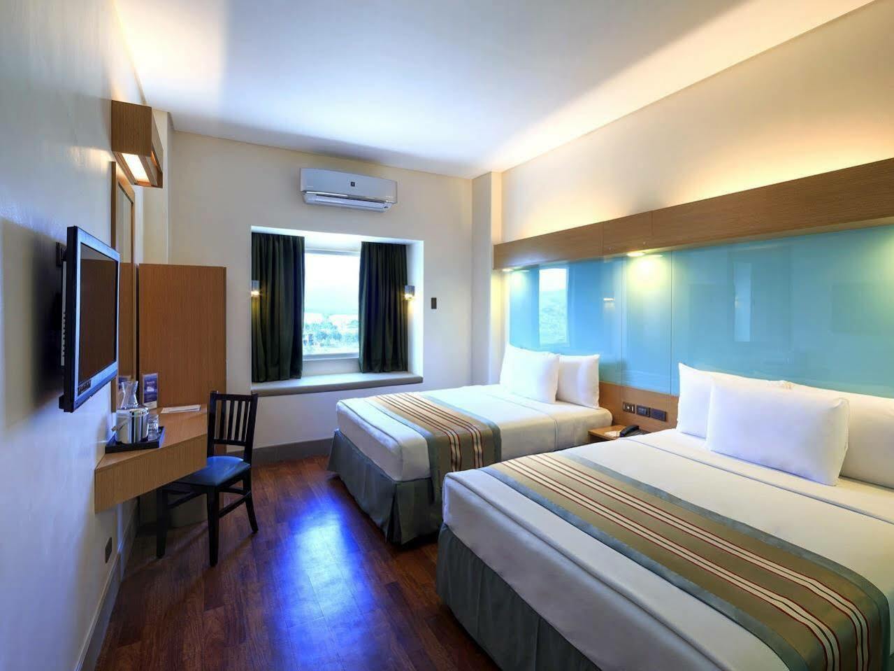 Microtel By Wyndham South Forbes Near Nuvali Santa Rosa  Exterior foto